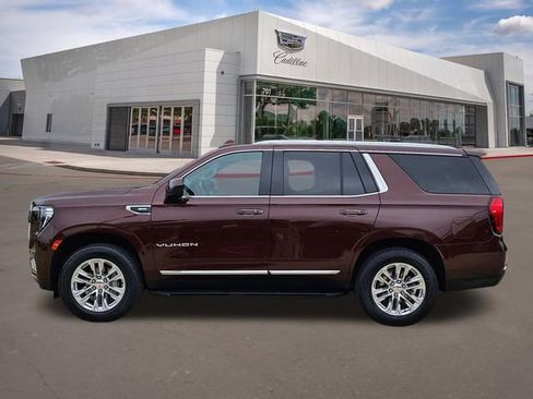 Used 2023 GMC Yukon SLT AWD/4WD image 3