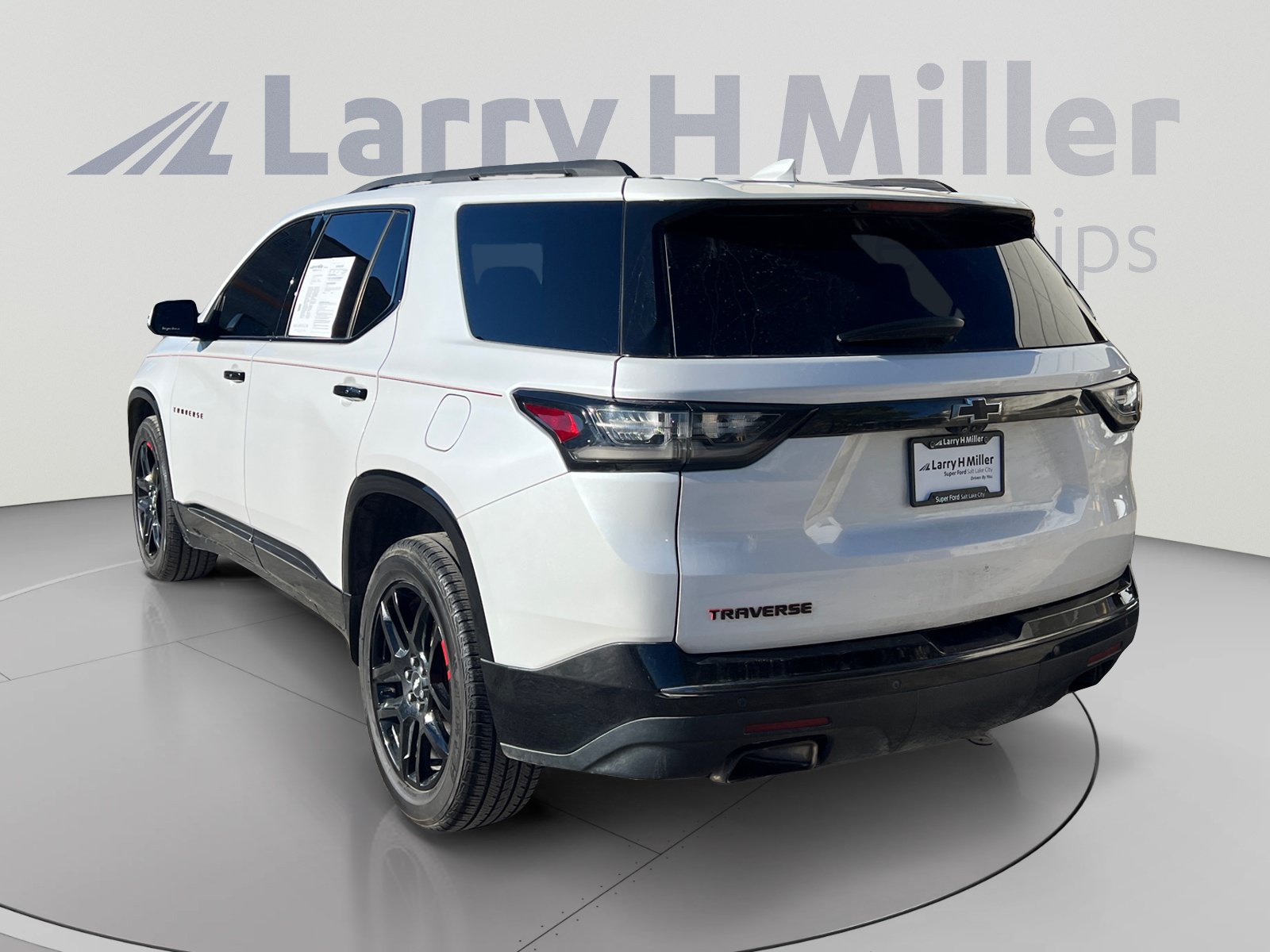 Used 2021 Chevrolet Traverse Premier w/ Redline Edition FWD image 3