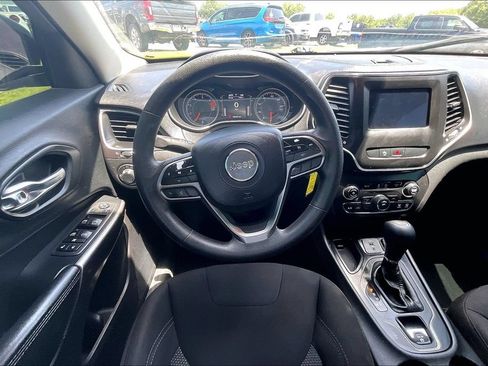 Used 2020 Jeep Cherokee Latitude FWD image 5