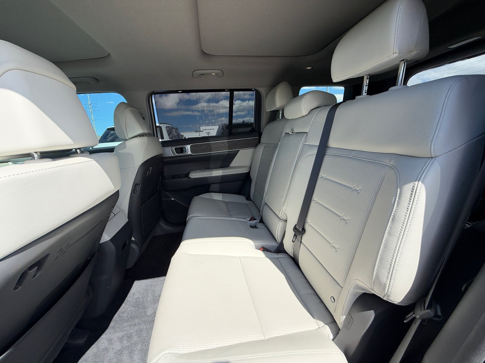Certified 2025 Hyundai Santa Fe Limited FWD image 17