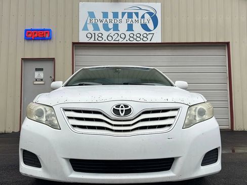 Used 2010 Toyota Camry SE image 4