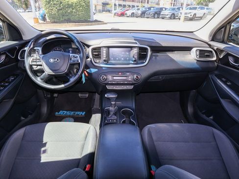 Used 2019 Kia Sorento S AWD/4WD image 16