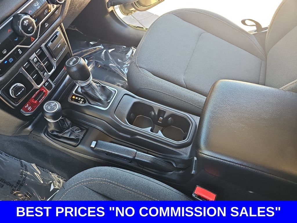 Used 2024 Jeep Wrangler Unlimited AWD/4WD image 23