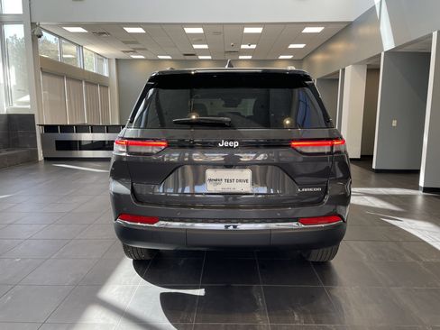 New 2025 Jeep Grand Cherokee Laredo X w/ Luxury Tech Group I RWD image 9