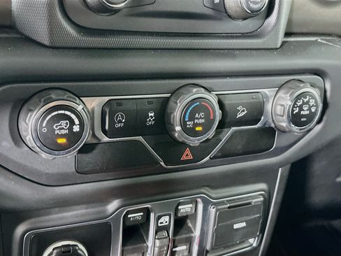 Used 2018 Jeep Wrangler Unlimited Sport S AWD/4WD image 22