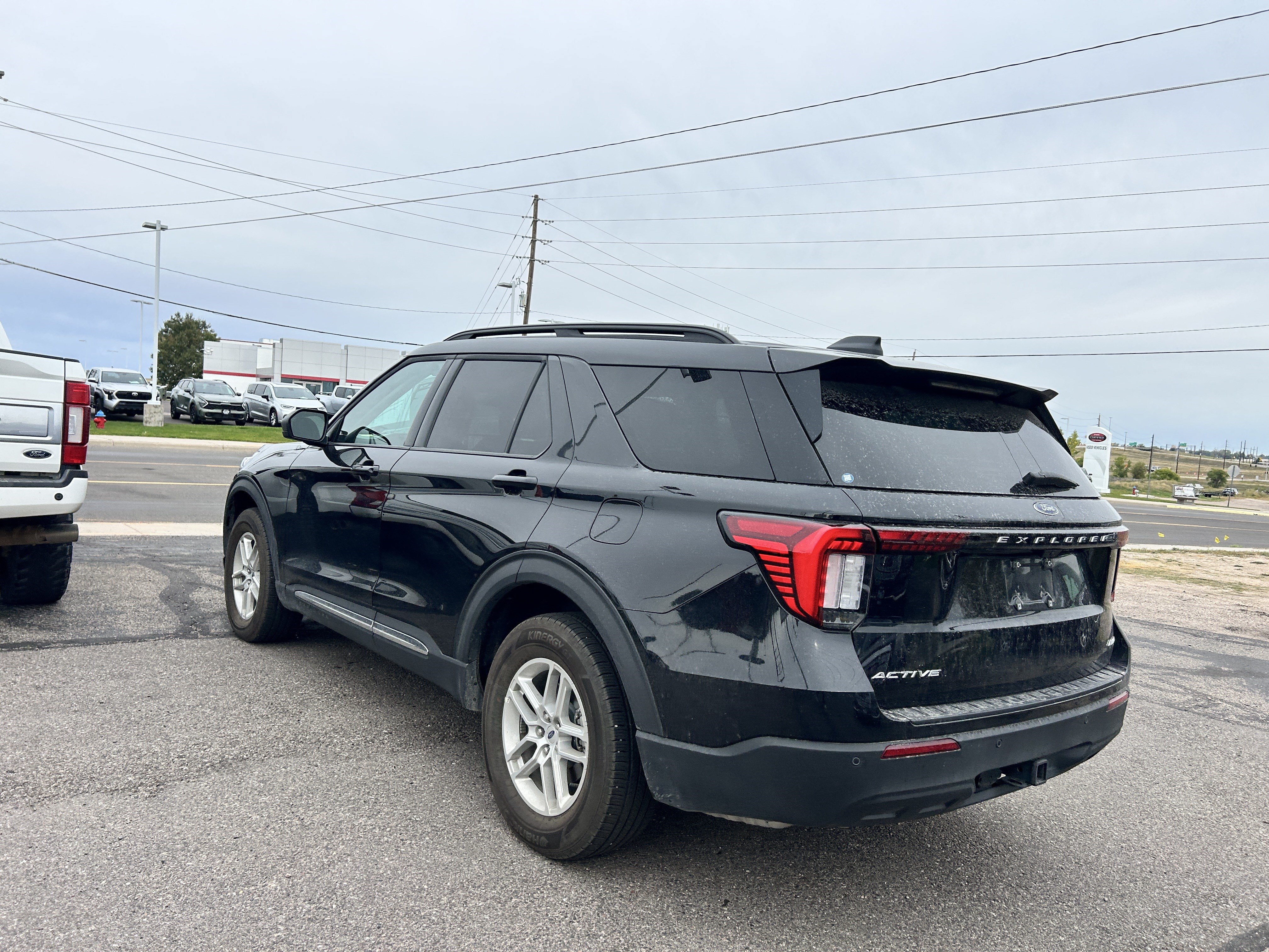 Used 2025 Ford Explorer Active AWD/4WD image 4