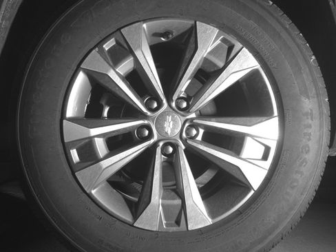 Used 2025 Chevrolet Equinox LT FWD image 14