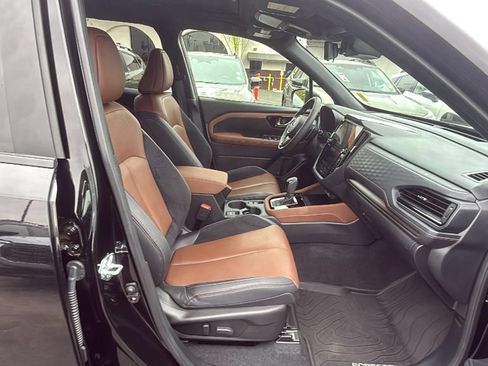Certified 2025 Subaru Forester Touring w/ Popular Package - Touring AWD/4WD image 16