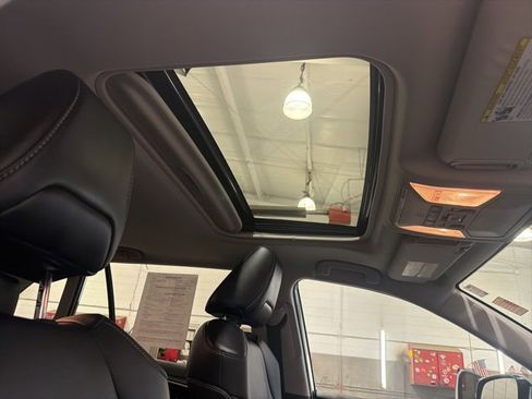 Used 2021 Toyota RAV4 XLE Premium image 17