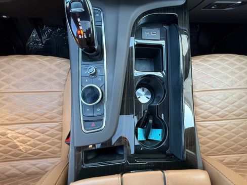 Certified 2022 Cadillac Escalade Premium Luxury w/ Performance Package AWD/4WD image 9