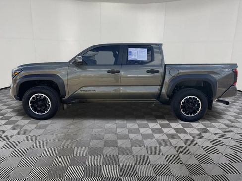 Used 2024 Toyota Tacoma TRD Off-Road w/ TRD Off Road Upgrade Package AWD/4WD image 4
