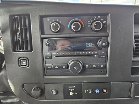 Used 2020 Chevrolet Express 3500 LS image 32