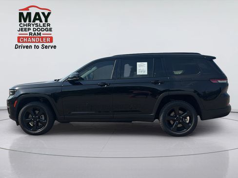 Used 2023 Jeep Grand Cherokee L Limited w/ Black Appearance Package AWD/4WD image 4