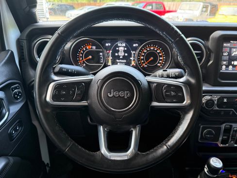 Used 2021 Jeep Wrangler Unlimited Sahara AWD/4WD image 32