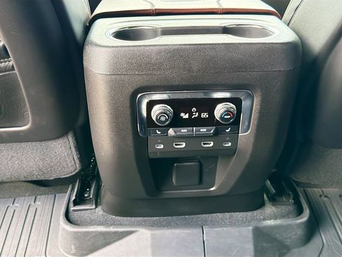 Used 2023 GMC Yukon Denali Ultimate AWD/4WD image 21