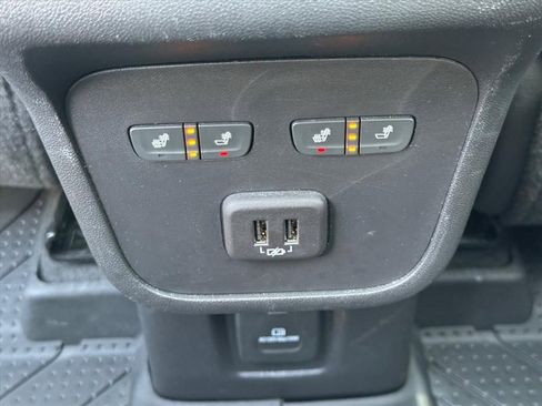 Used 2023 Chevrolet Equinox Premier image 13