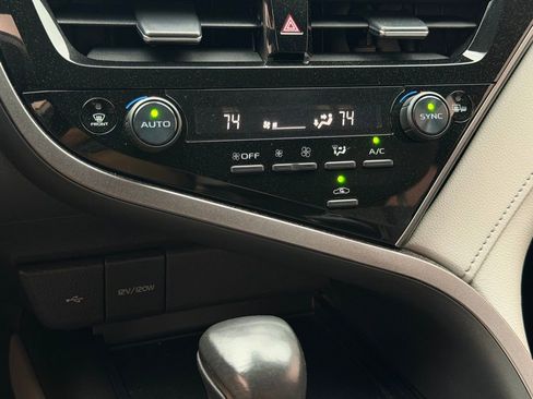 Used 2024 Toyota Camry SE w/ Convenience Package image 27