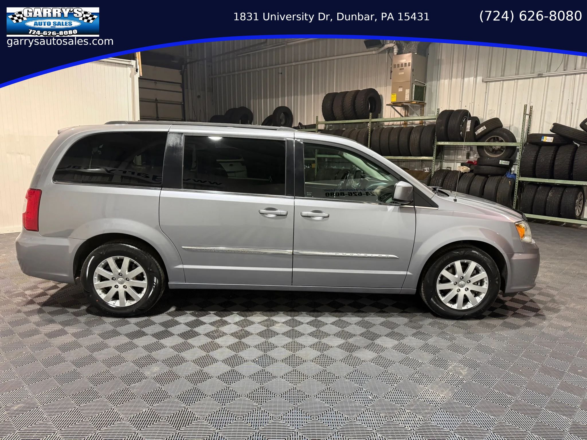 Used 2014 Chrysler Town & Country Touring FWD image 4