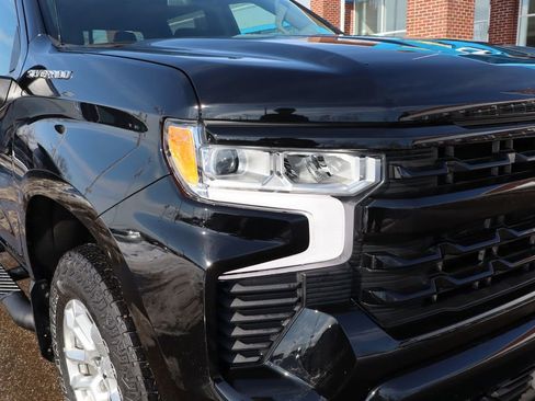 Used 2024 Chevrolet Silverado 1500 RST image 2