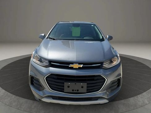 Used 2020 Chevrolet Trax LT w/ LT Convenience Package FWD image 2