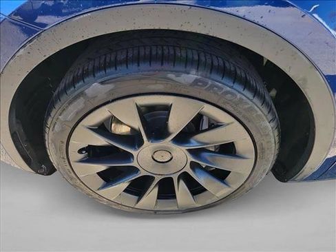 Used 2021 Tesla Model Y Long Range image 9