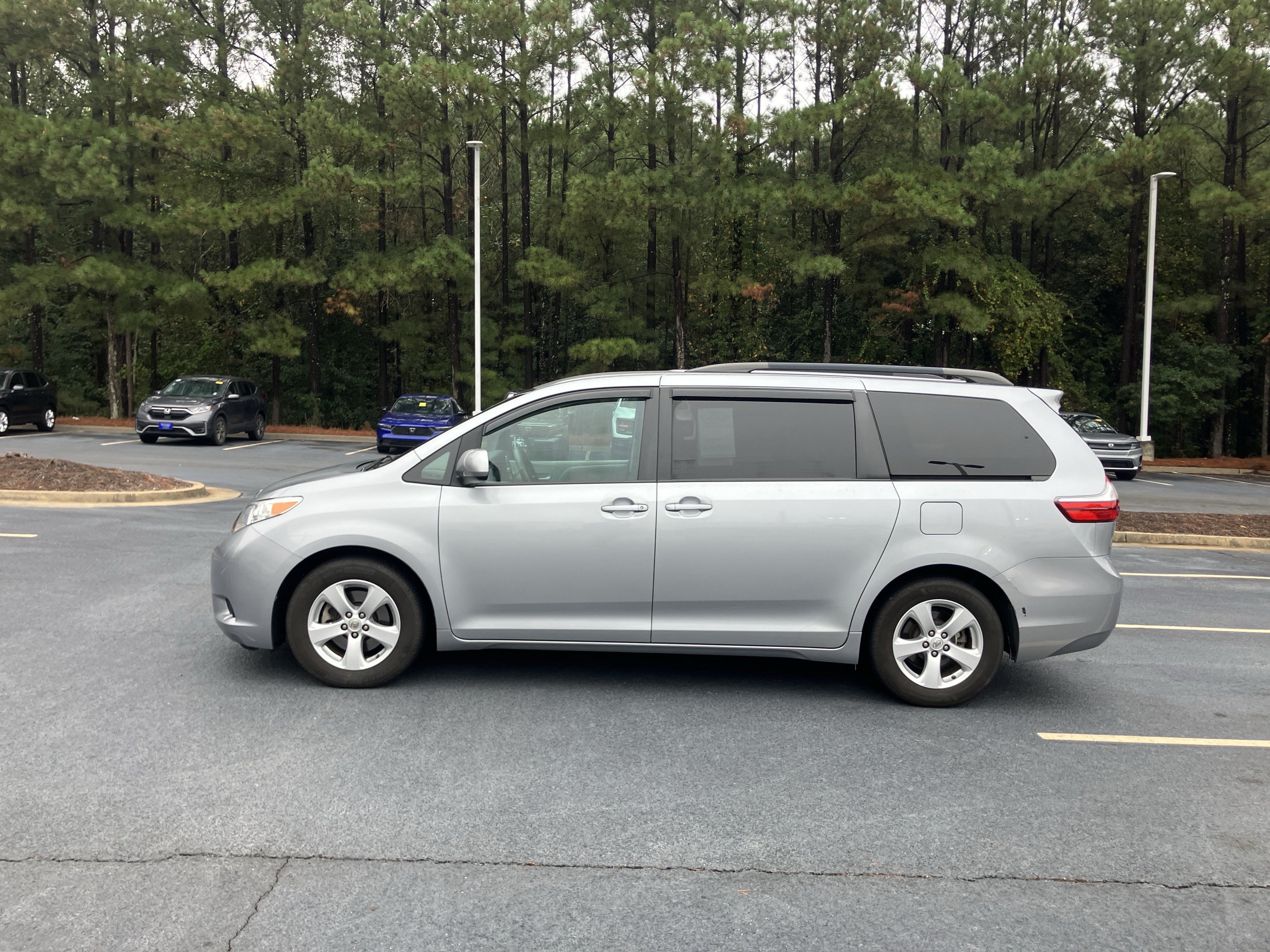 Used 2017 Toyota Sienna LE FWD image 6
