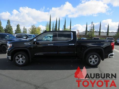 Used 2021 GMC Sierra 1500 SLT w/ X31 Off-Road Package image 11