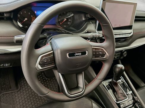 Used 2025 Jeep Compass Trailhawk AWD/4WD image 18