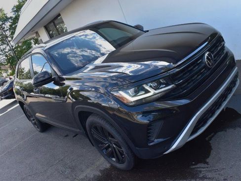 Used 2021 Volkswagen Atlas Cross Sport SE w/ Panoramic Sunroof Package image 9