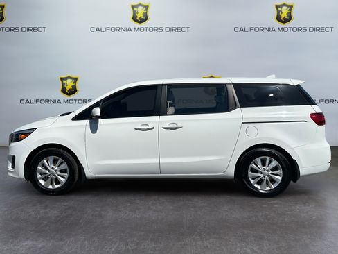 Used 2017 Kia Sedona L FWD image 2