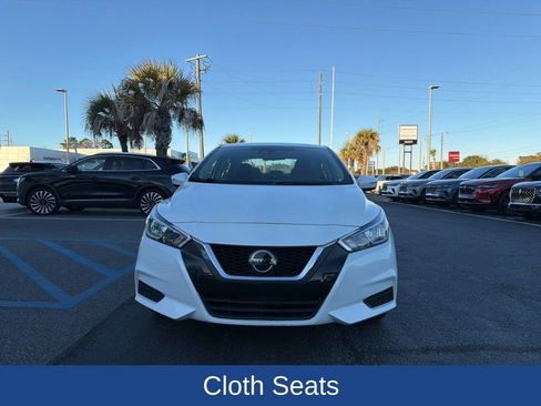 Used 2021 Nissan Versa SV image 2