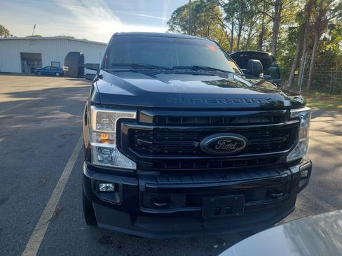 Used 2022 Ford F250 XLT w/ Black Appearance Package image 2