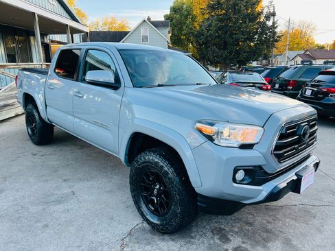 Used 2019 Toyota Tacoma SR5 image 1