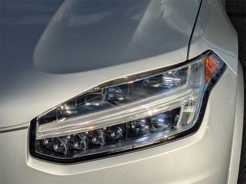 Used 2018 Volvo XC90 T6 Momentum w/ Convenience Package image 17