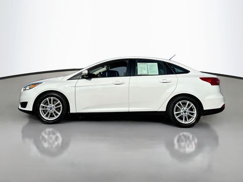 Used 2015 Ford Focus SE w/ SE Cold Weather Package FWD image 4