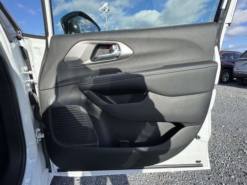 New 2026 Chrysler Pacifica Select image 15