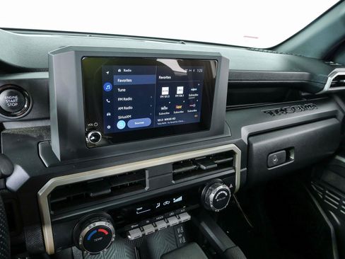 Used 2025 Toyota Tacoma SR AWD/4WD image 12