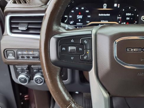 Used 2022 GMC Yukon XL Denali image 11