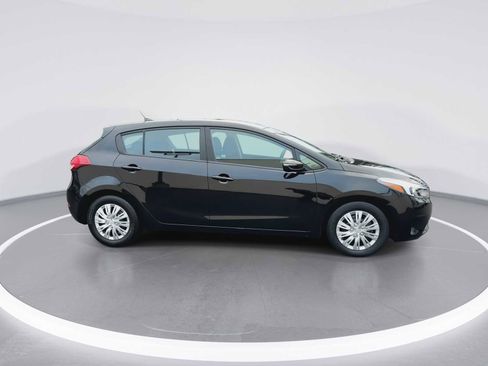 Used 2017 Kia Forte LX image 10