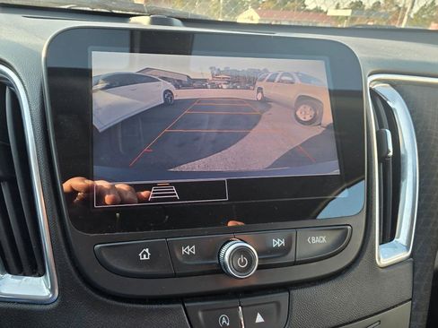 Used 2021 Chevrolet Malibu LT image 17