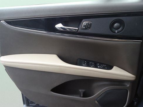 Used 2021 Lincoln Nautilus Reserve image 21