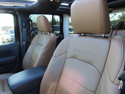 Used 2023 Jeep Wrangler Unlimited Sahara w/ Cold Weather Group image 33