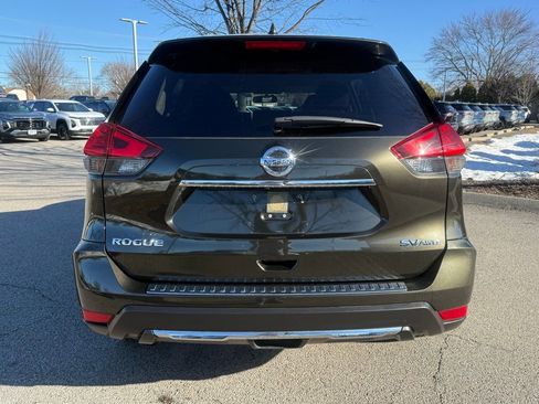 Used 2017 Nissan Rogue SV image 3
