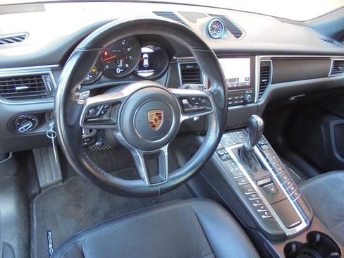 Used 2018 Porsche Macan GTS AWD/4WD image 7