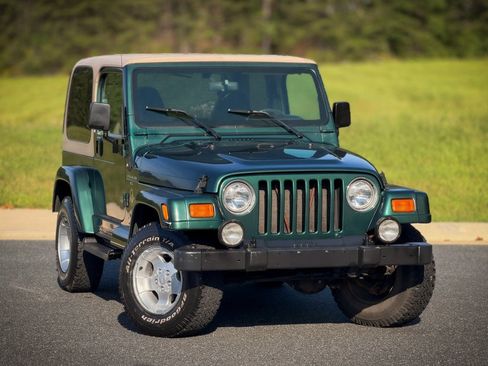 Used 2000 Jeep Wrangler Sahara AWD/4WD image 5
