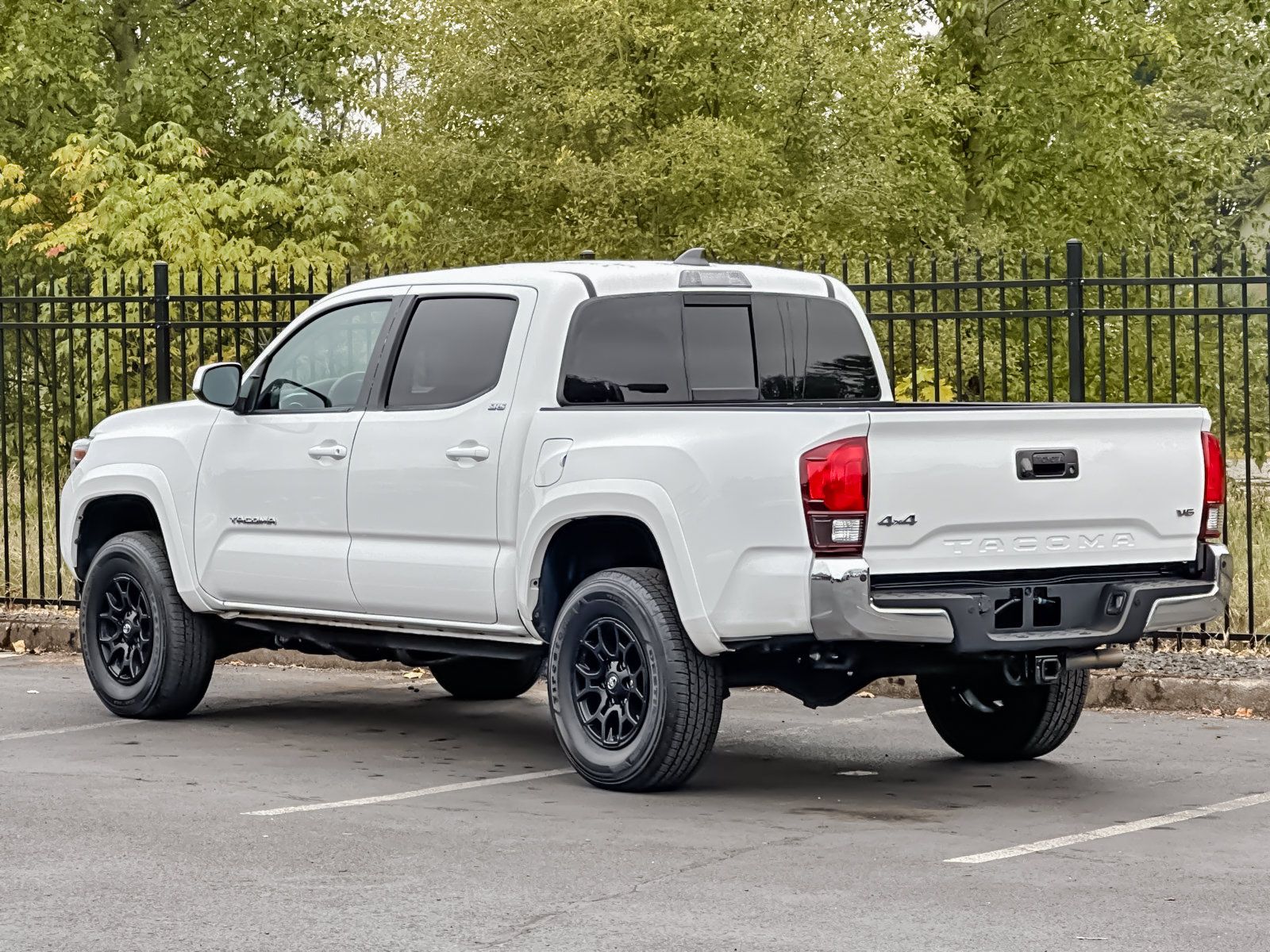 Used 2021 Toyota Tacoma SR5 AWD/4WD image 5