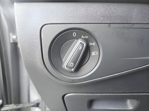 Used 2023 Volkswagen Tiguan SE R-Line image 18