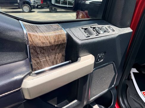 Used 2017 Ford F250 Lariat w/ Lariat Ultimate Package AWD/4WD image 21