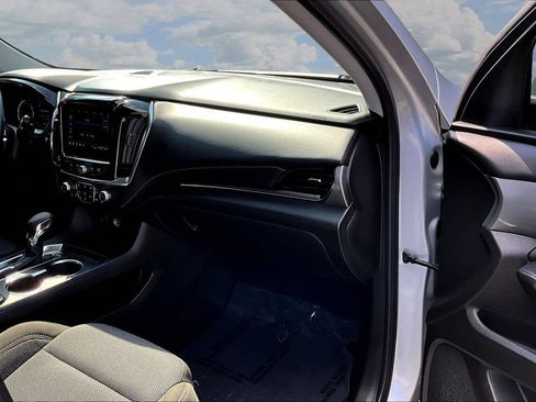 Used 2021 Chevrolet Traverse LT FWD image 29