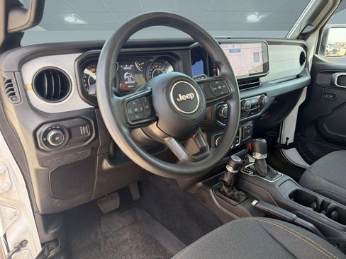 Used 2025 Jeep Wrangler Sport AWD/4WD image 4